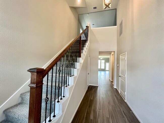 Building Photo - 8719 Arbor Trail Dr
