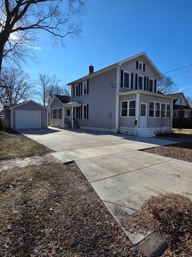 Foto del edificio - 717 W Main St