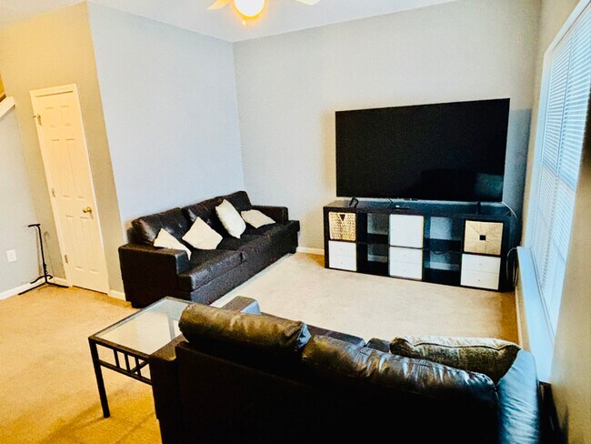 Foto del edificio - 118 University Village Dr