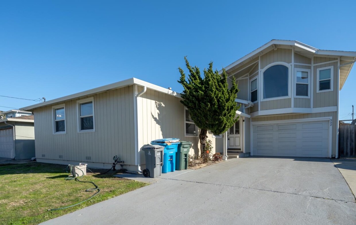 Primary Photo - 952 Anza Dr