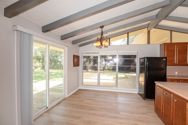 Foto del edificio - 2024 Bogatto St