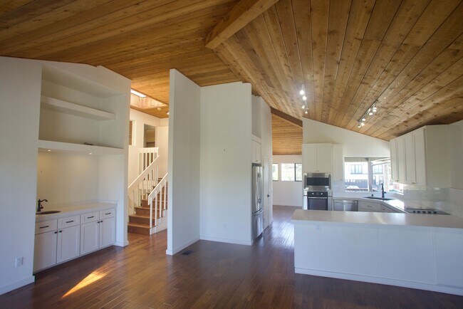 Building Photo - 2032 Cordero Rd