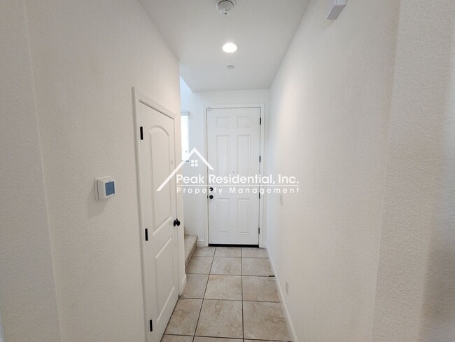 Building Photo - Very Nice 4bd/3ba Elk Grove Home in Gated Community!