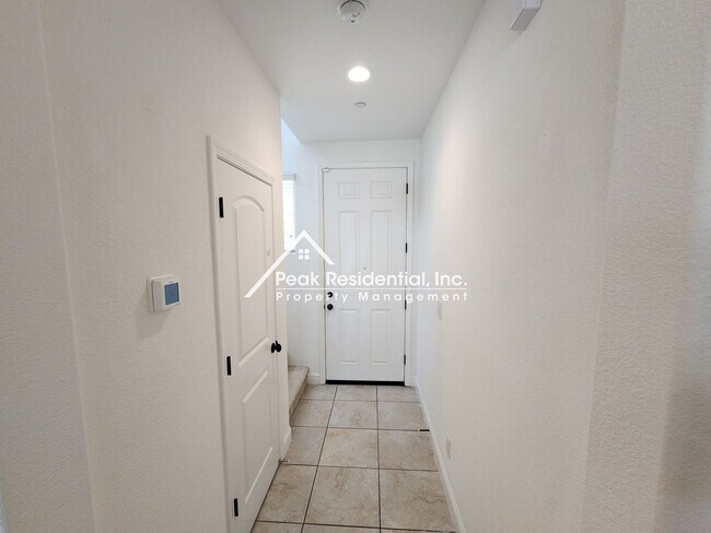 Foto del edificio - Very Nice 4bd/3ba Elk Grove Home in Gated Community!