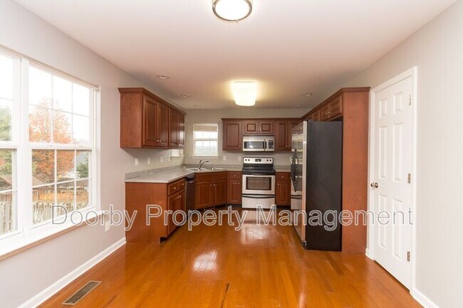 Foto del edificio - 5755 Caney Ridge Cir