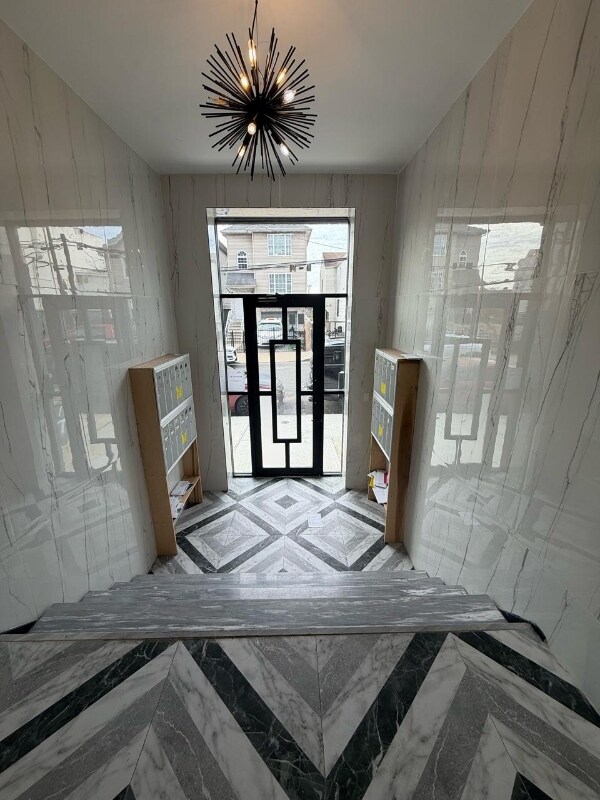 Building Photo - 11 Thomas St