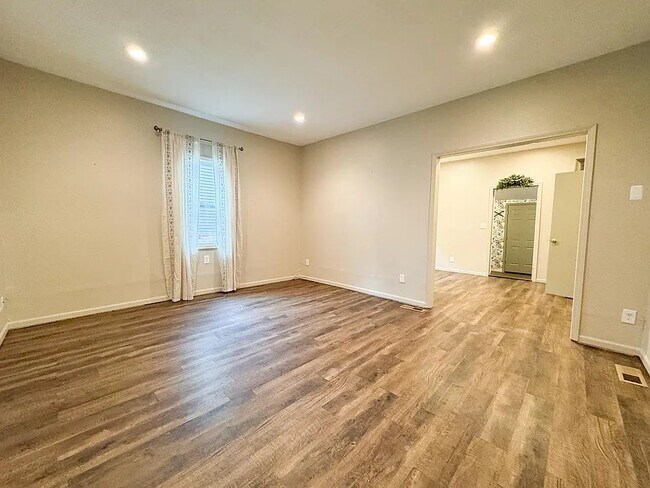 Foto del edificio - 518 W Maple Ave