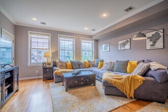 Building Photo - 382 3rd St