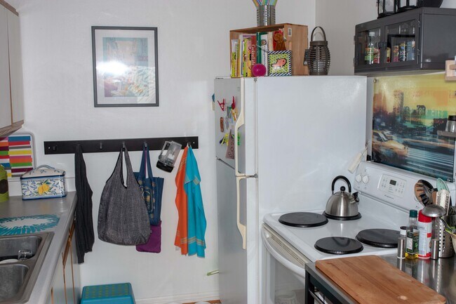 Foto del edificio - 8208 N Edison St