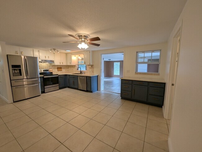 Foto del edificio - 9705 W Pimpernel Ln