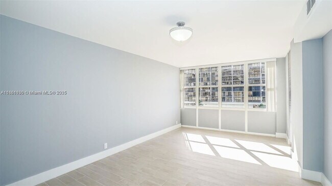 Foto del edificio - 1901 Brickell Ave