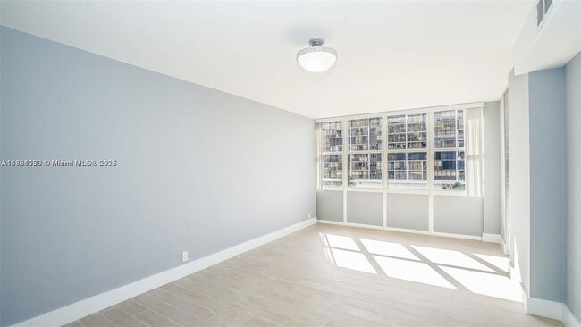 Building Photo - 1901 Brickell Ave