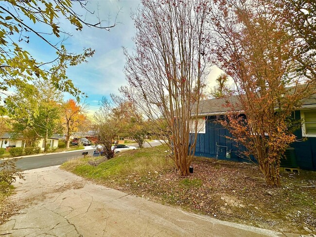 Building Photo - 4302 Scottsdale Rd