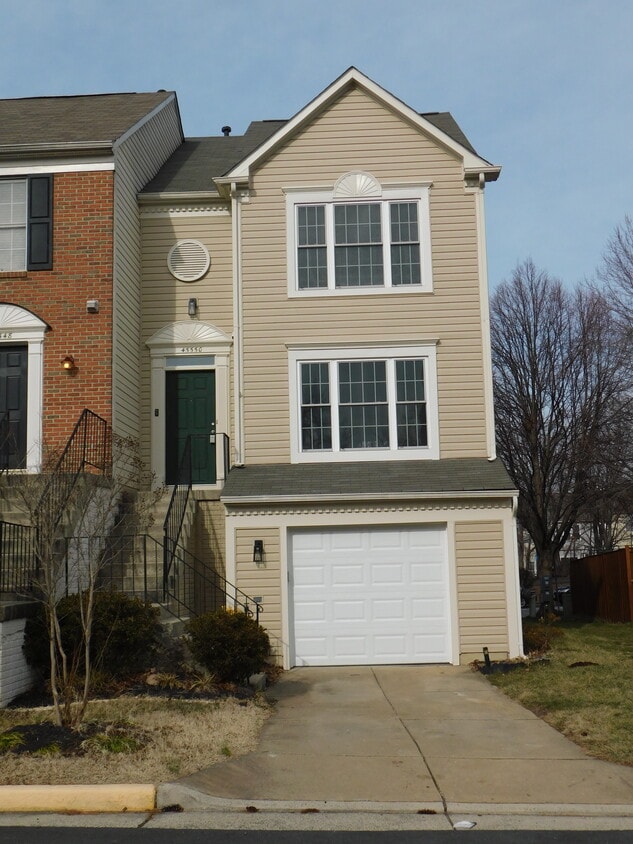 45550 Sq, Sterling, VA 20166 Townhome Rentals in Sterling VA