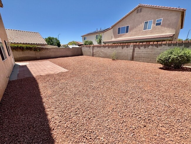 Building Photo - STUNNING TWO STORY 4 BEDROOMS 3 BATHROOMS ...