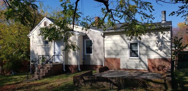 Building Photo - 1318 E Cone Blvd