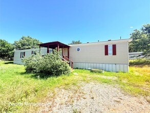 Building Photo - 921 Seneca Dr