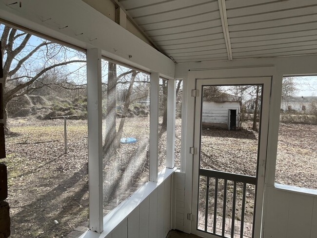 Building Photo - Cute and Cozy home in Downtown Water Valley