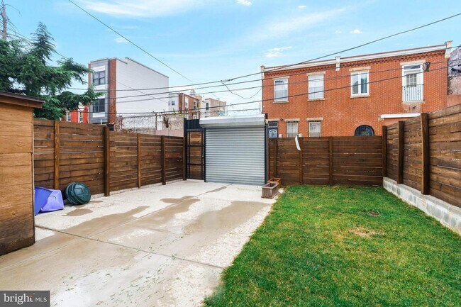 Building Photo - 2717 Cambridge St