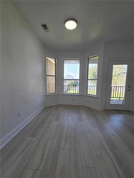 Building Photo - 878 Marina Dr