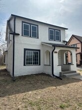 Building Photo - 3827 Parker St