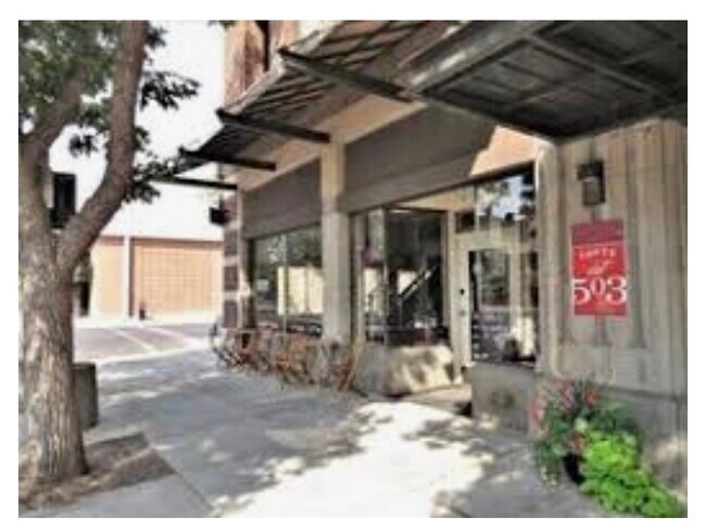 Frente del edificio - 503 1st Ave N