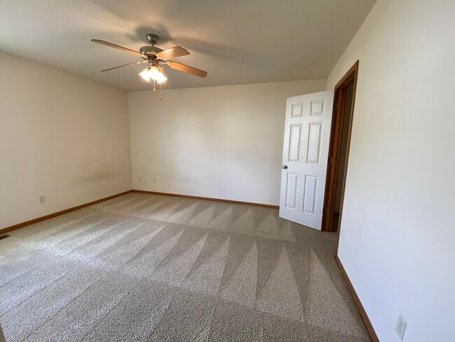 Building Photo - 5805-5807 E Limoges Dr