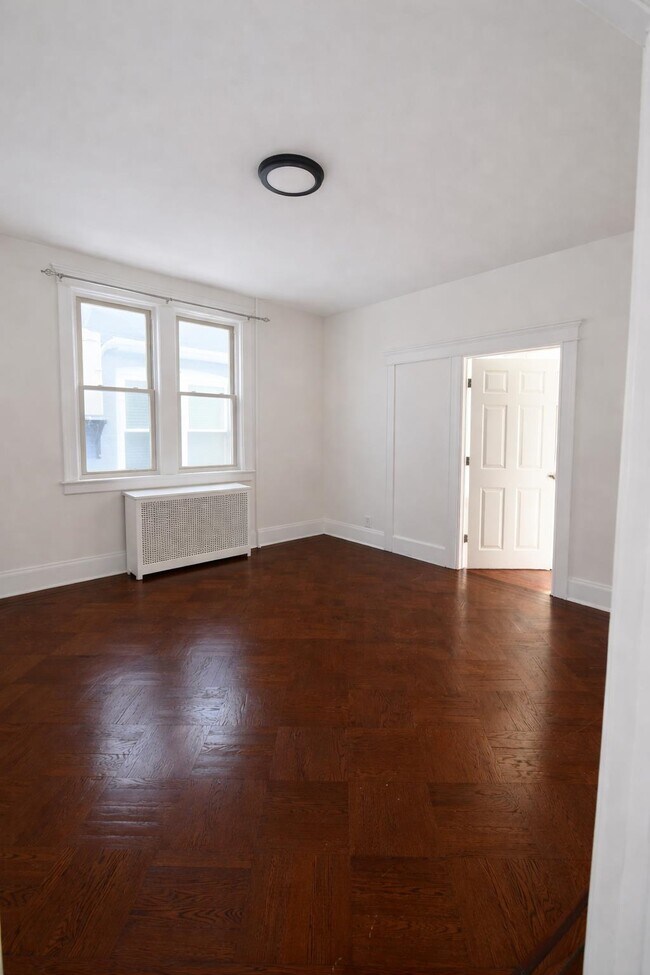 Building Photo - 391 Delano Pl