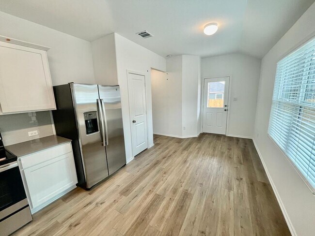 Foto del edificio - 437 Perfect World Lp