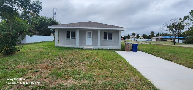 Foto del edificio - 802 E Jasmine Rd