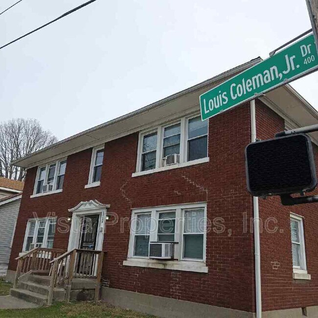 Foto del edificio - 451 Louis Coleman Jr Drive