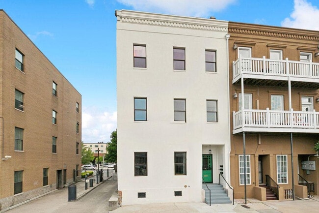 Foto del edificio - 1725 Robert C. Blakes Sr. Dr