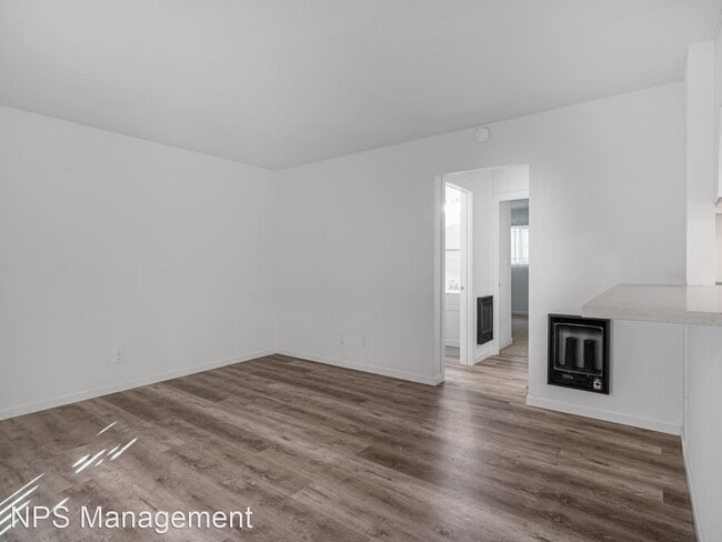 Building Photo - 2 br, 1.5 bath Apartment - 908 Roswell Ave...