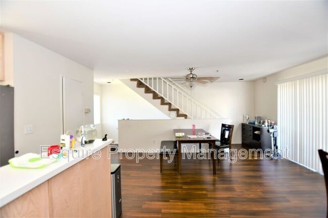 Building Photo - 807 S B St