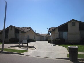 Building Photo - 975 N Lynora St