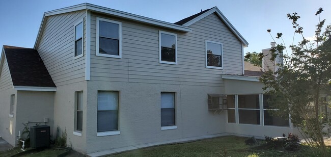 Building Photo - 3317 Hillmont Cir