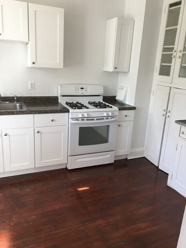 Foto del edificio - 4135 Roland Ave