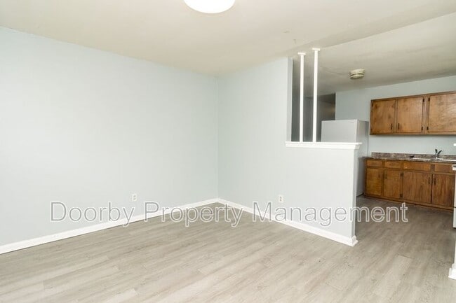 Building Photo - 1008 N Hawthorne St