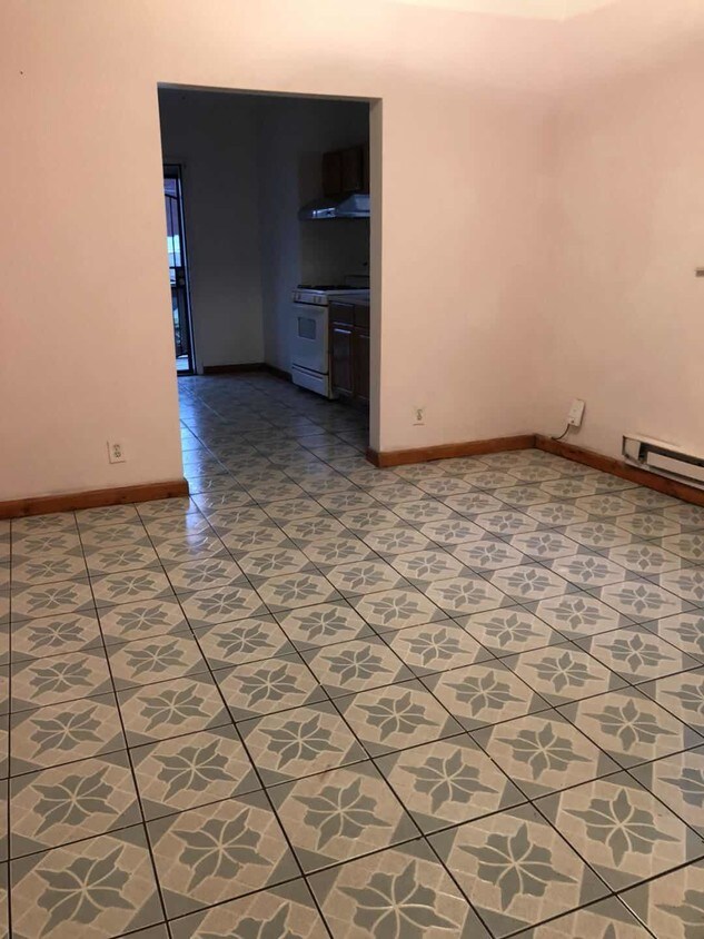 Foto principal - 1346 Moore St