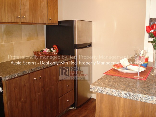 Building Photo - Absolutely Adorable!!! Single Family Home