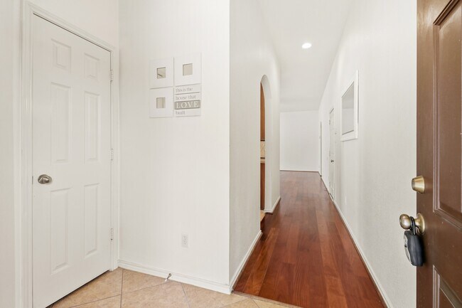 Building Photo - 11115 Pigeon Bluff Dr