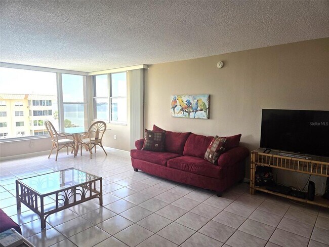 Foto del edificio - 632 Edgewater Dr