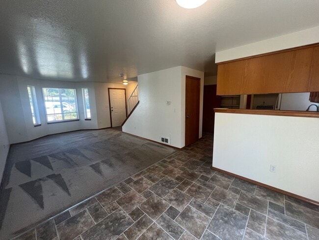 Building Photo - 5612 Seahurst Ave