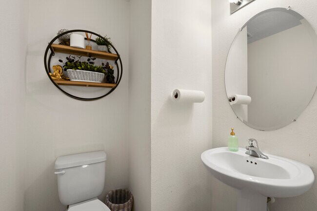 Foto del edificio - 8704 Lake George Cir W