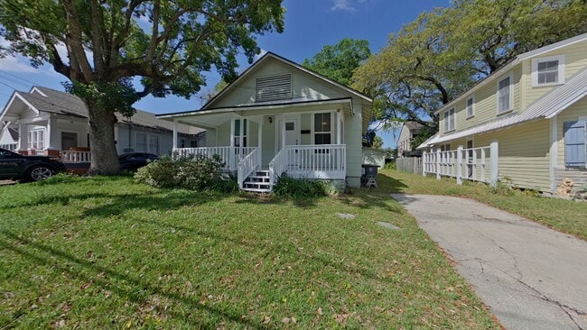 Building Photo - Beautiful 2 Bedroom Home in San Marco read...
