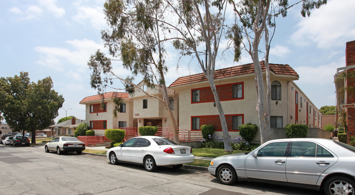 Primary Photo - Irving Avenue Apartments