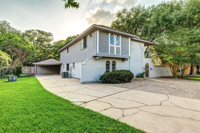 Foto del edificio - 603 Woodpark Dr
