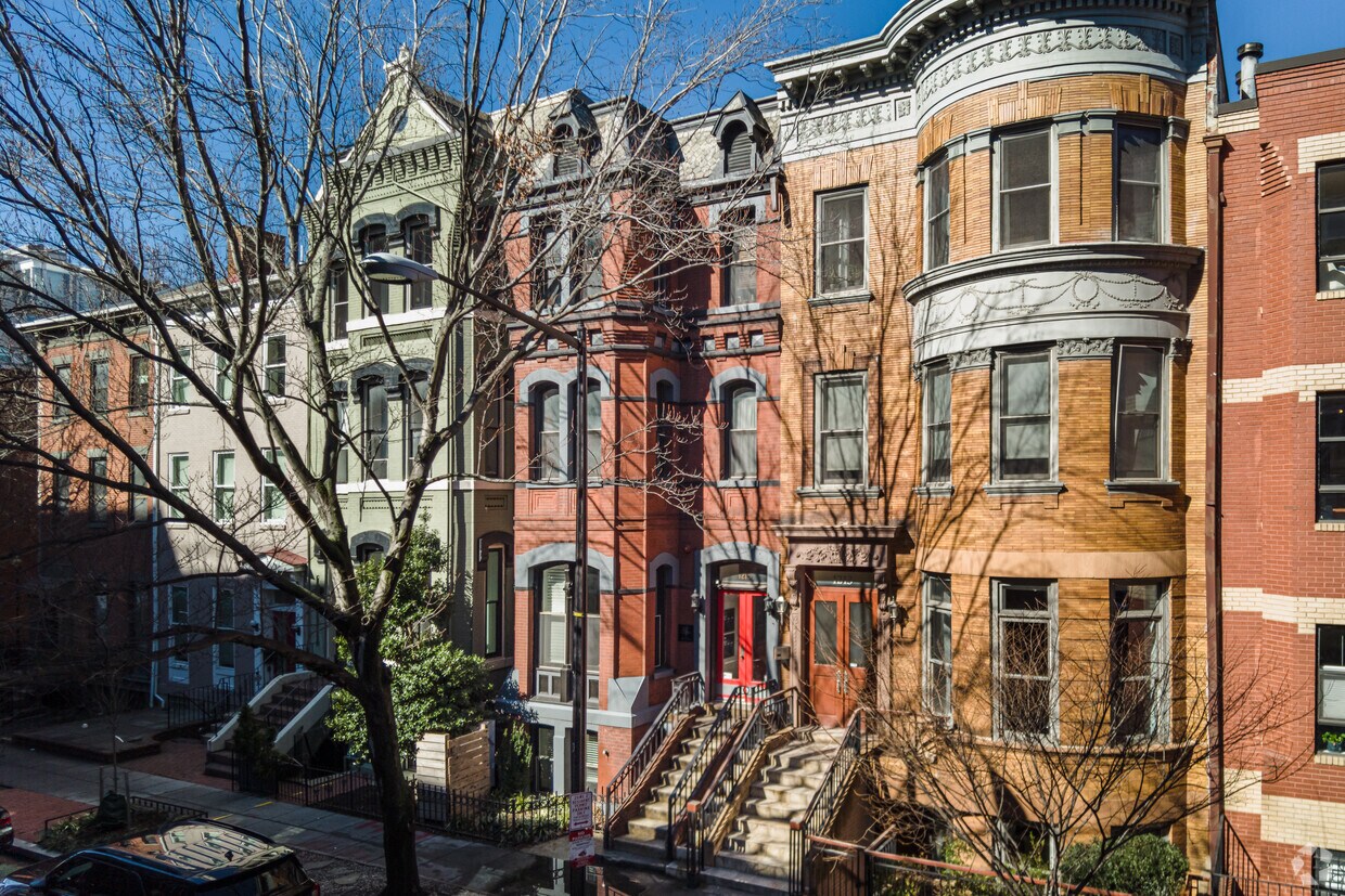 Building Photo - Savannah Row