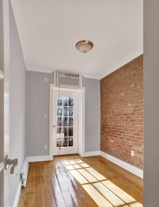 Building Photo - 424 E 9th St