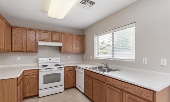 Foto del edificio - MOVE IN SPECIAL. $200 OFF WITH LEASE SIGNE...